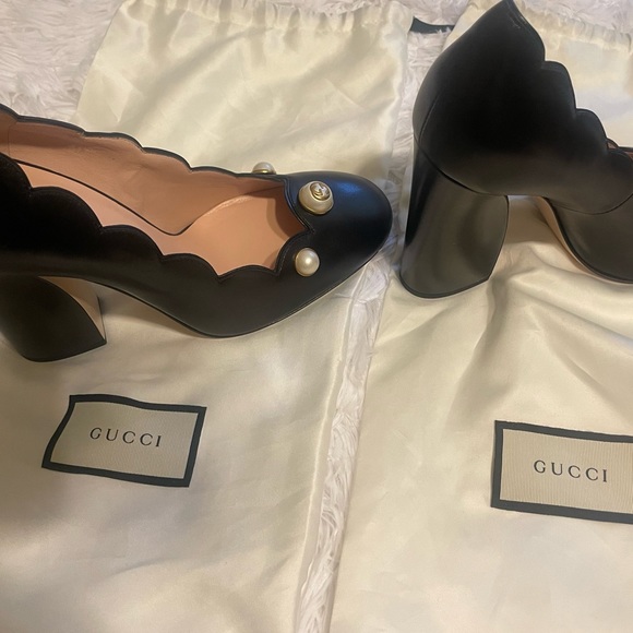 NWOT Gucci Black Scalloped Leather Willow Pearl Embellished Block heel Pumps - Picture 11 of 15